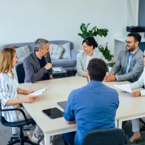 Participants échangeant lors d’une formation à la prévention des risques psychosociaux en Occitanie